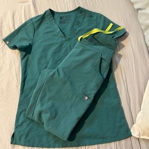 FIGS BUNDLE | Figs xxs one pocket Catarina top and xxs Yola pants